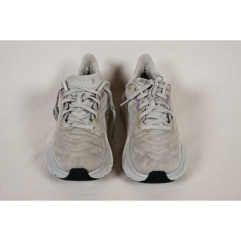 HOKA Women's US 7B Arahi 6 Silver Lightweight Running Shoes READ